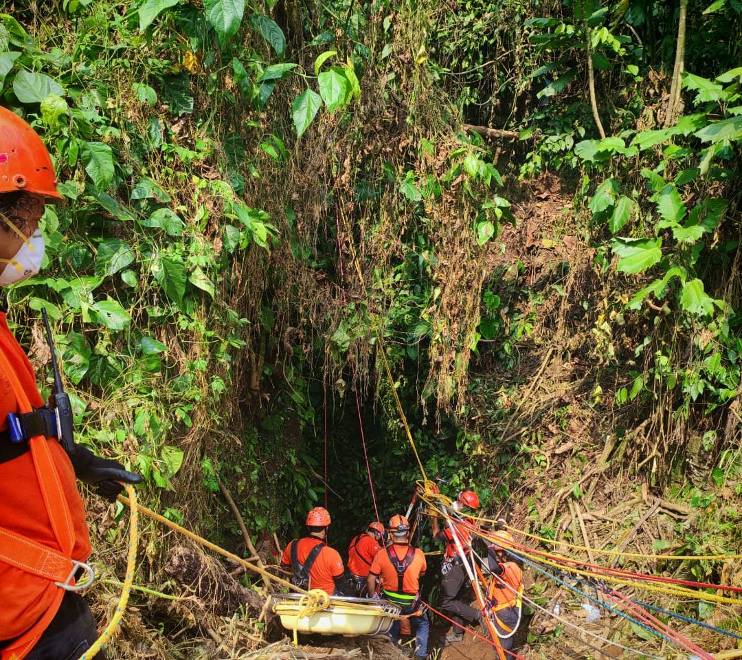Rescatan cuerpo de joven desaparecido en Altotonga